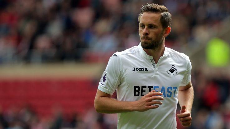 英媒盘点与主帅闹僵球员结局：小贝基恩C罗离队，希勒遭弃用