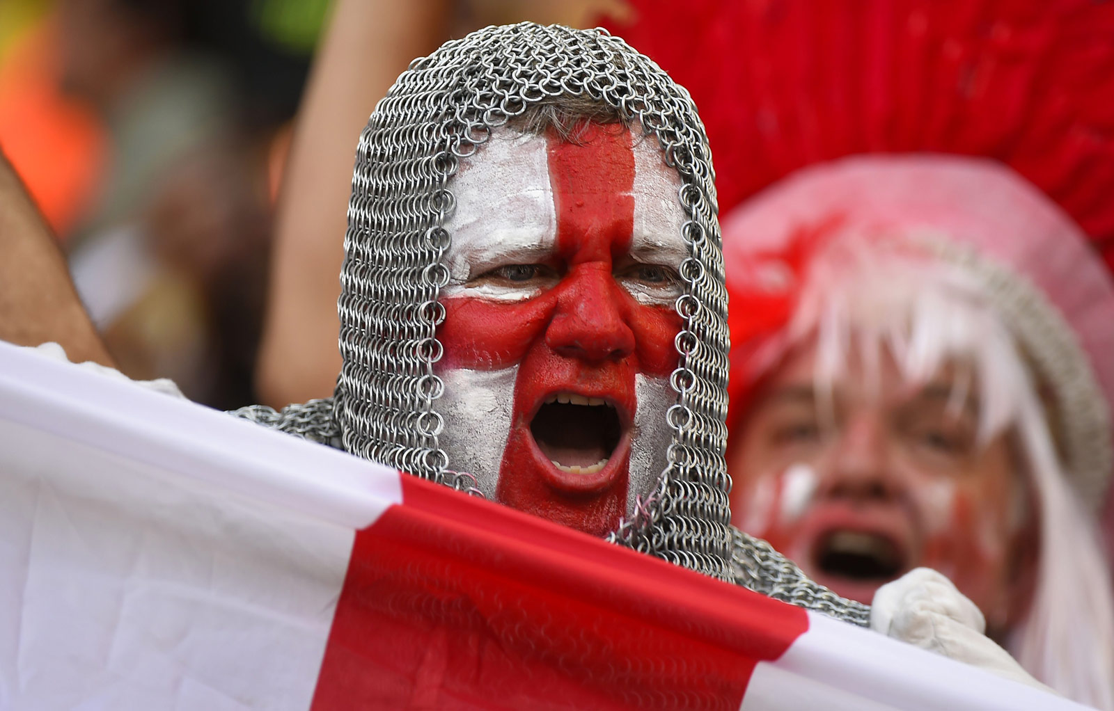 不手软！兰代尔底角接球 三分出手一箭穿心（兰代尔底角接球果断出手，三分空心入网）